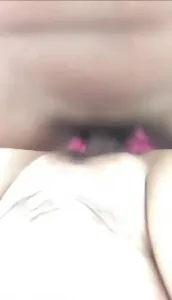 和48岁大屁股中年熟妇偷情,没想到这么大年纪了逼水那么多,一插就喷水