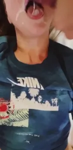 约了一个少妇,骚的很,颜射了一脸