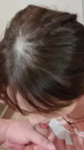 羞涩的女友打飞机,强制射她嘴里