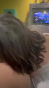 皮肤光滑细嫩阿姨头发都白了吞吐的我也想吐