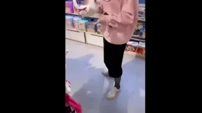 带着邻居媳妇去商场购物然后去酒店疯狂抽插