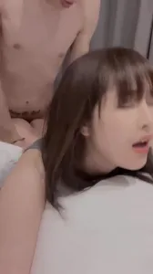 骚货母狗自拍!被纹身混混按在床上爆操!