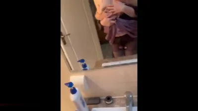 酒店卫生间爆操极品黑丝女同事