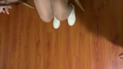 真实偷情非常害羞的人妻,第二部,这次她做了个新发型