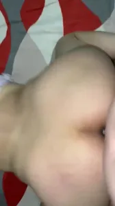 和44岁大屁股熟女阿姨偷情,一边后入一边用肛塞扩张屁眼太骚了