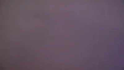 婚床的暧昧3p，单男和老婆调情