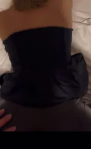 让富家女友穿皮裤体验站街女用大屁股大奶子勾引男人