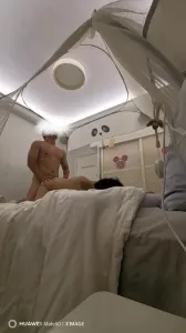 媳妇不在 美人妻跑到家里榨干我