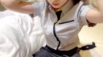 麦当劳女店员 工作服都没换就来了