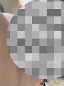 穿着束腰人妻的婚纱照下干她