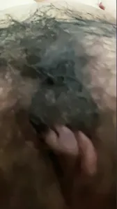 见过熟女高潮的骚逼吗?掏出你的兄弟,一起射屏吧