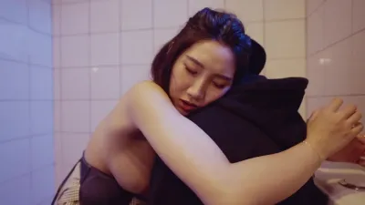 老公出差淫荡人妻大解禁 长期得不到老公的满足 这次偷情彻底放开了自我