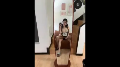 对镜操是最骚的,重点还是小母狗自己举着手机主动拍摄