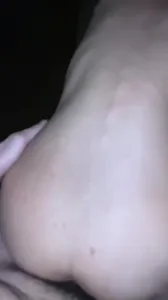 超骚美少妇爱喷水 掐着脖子扇耳光，背着我和你老公操了几次