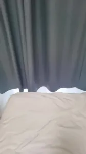 把短发骚阿姨干喷水，射射她身上