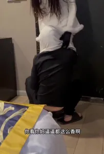 偷情小姨子见面不脱衣服就操  来月经也不放过