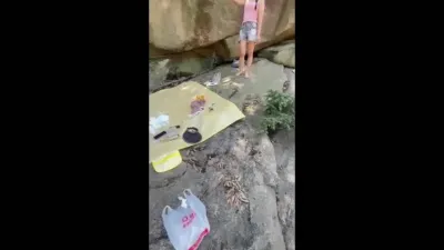 领别人媳妇五一去山涧野餐 打炮 哈哈哈  野战